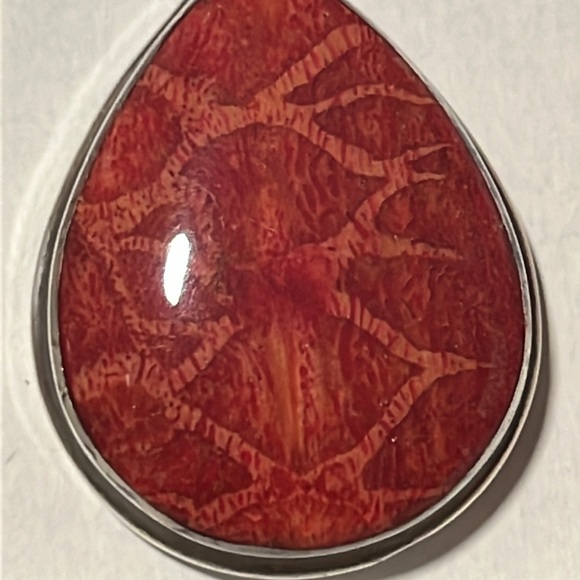 Red design charm - Picture 3 of 4